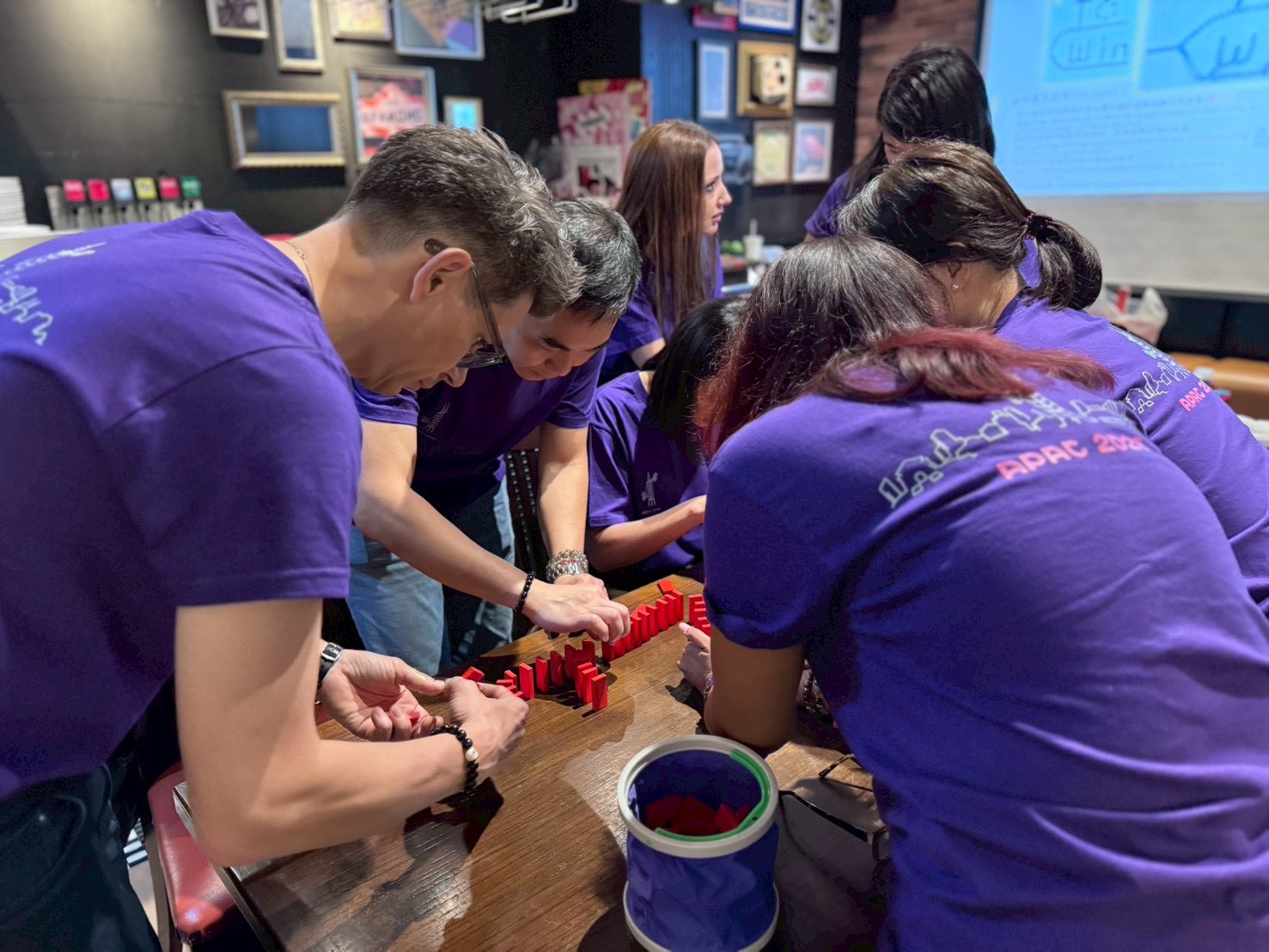 骨牌團隊建立活動實況:團隊合作與決策